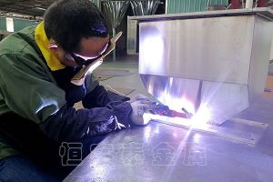 不銹鋼鈑金焊接加工廠家，【恒宇泰金屬】每個(gè)產(chǎn)品都經(jīng)過(guò)自檢互檢才出廠
