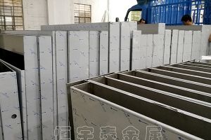 不銹鋼鈑金外殼加工廠家【恒宇泰金屬】提醒手錘時(shí)應(yīng)注意的安全事項(xiàng)