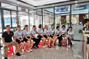 廣州鈑金制作加工廠，早上團(tuán)建活動(dòng)開開心心工作【恒宇泰金屬】