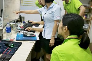 鈑金加工廠找哪家？技術(shù)型業(yè)務(wù)專員幫助客戶解決問題【恒宇泰金屬】