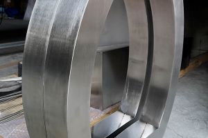 不銹鋼加工找哪家鈑金廠？【恒宇泰】全套數(shù)控設(shè)備，保障產(chǎn)品精度
