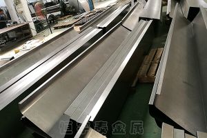 對不銹鋼鈑金件的折彎加工過程進(jìn)行了解析