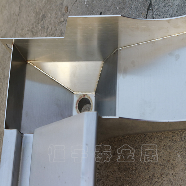 鈑金加工展開接縫應(yīng)如何選擇？