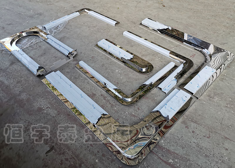 在加工不銹鋼鏡面板時出現(xiàn)劃痕 應如何進行處理
